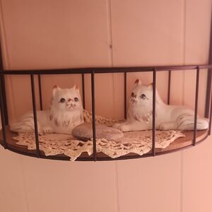 Charming White Cat Figurine Set With Doile